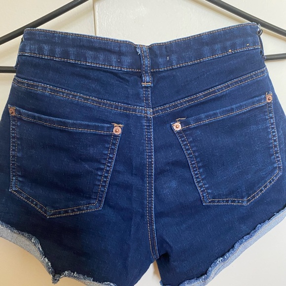 Shorts - Picture 2 of 3